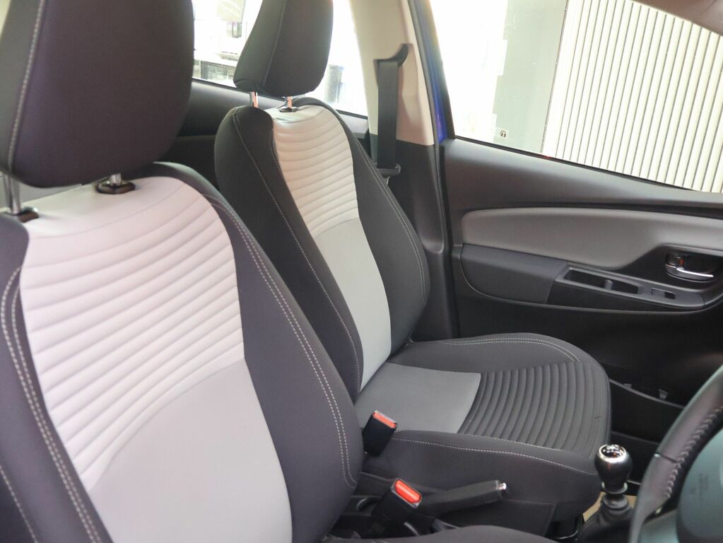 Toyota Yaris Excel White #22