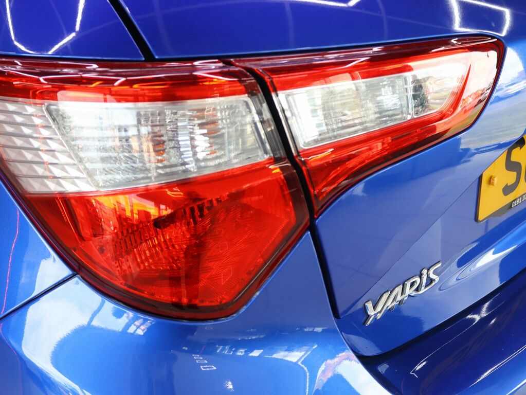 Toyota Yaris Excel White #10