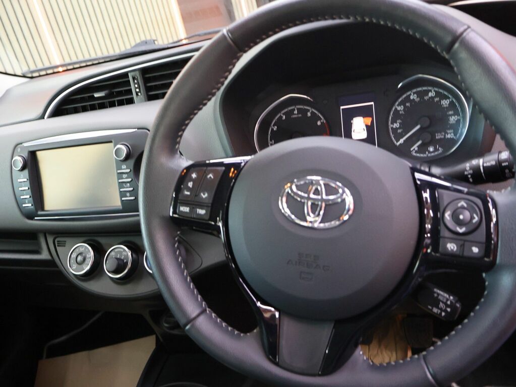 Toyota Yaris Excel White #23