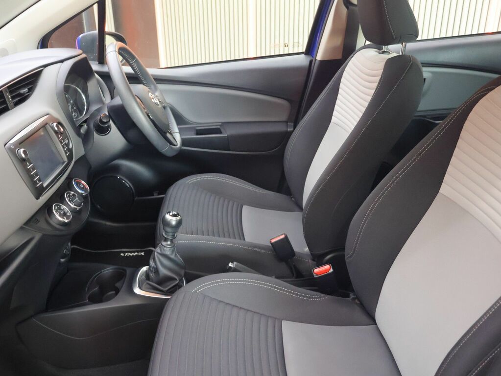 Toyota Yaris Excel White #16