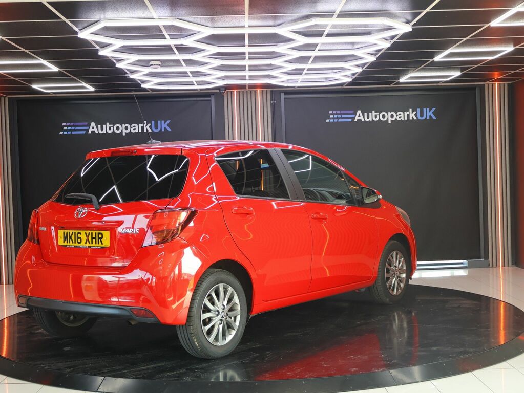 Toyota Yaris 2016 1.33 Dual Vvt-i Icon Hatchback Man MK16XHR Red #3