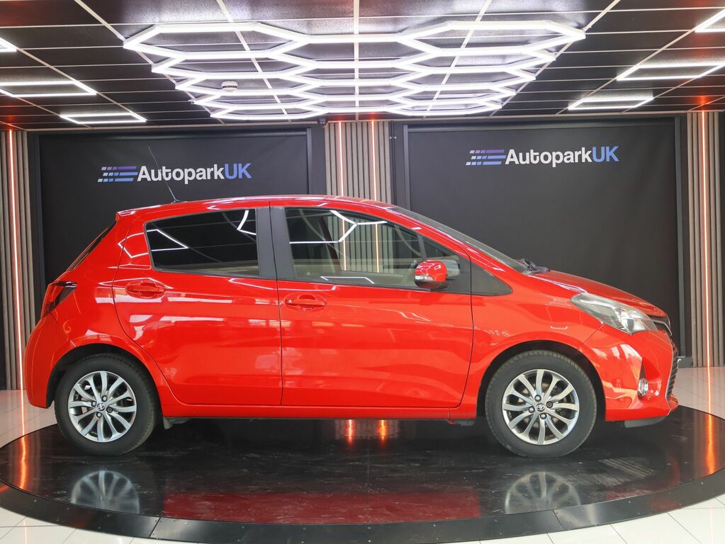 Toyota Yaris 2016 1.33 Dual Vvt-i Icon Hatchback Man MK16XHR Red #2