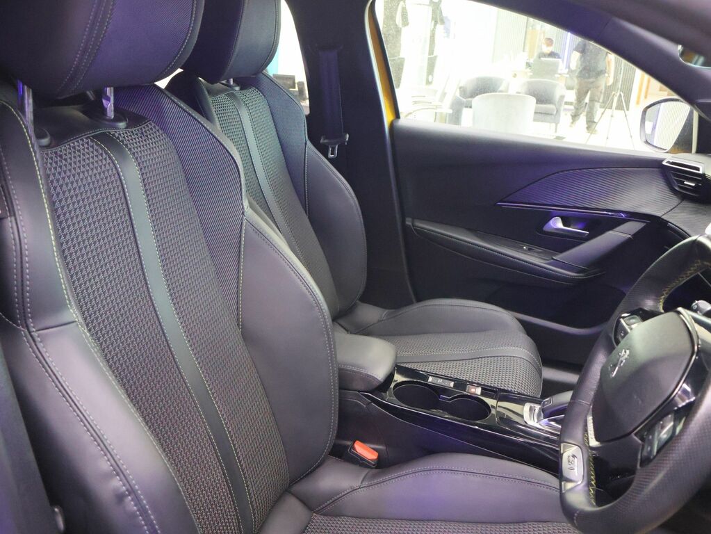 Peugeot 208 208 Active Puretech Ss Yellow #21