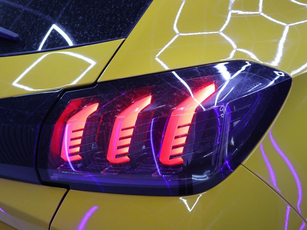 Peugeot 208 208 Active Puretech Ss Yellow #13