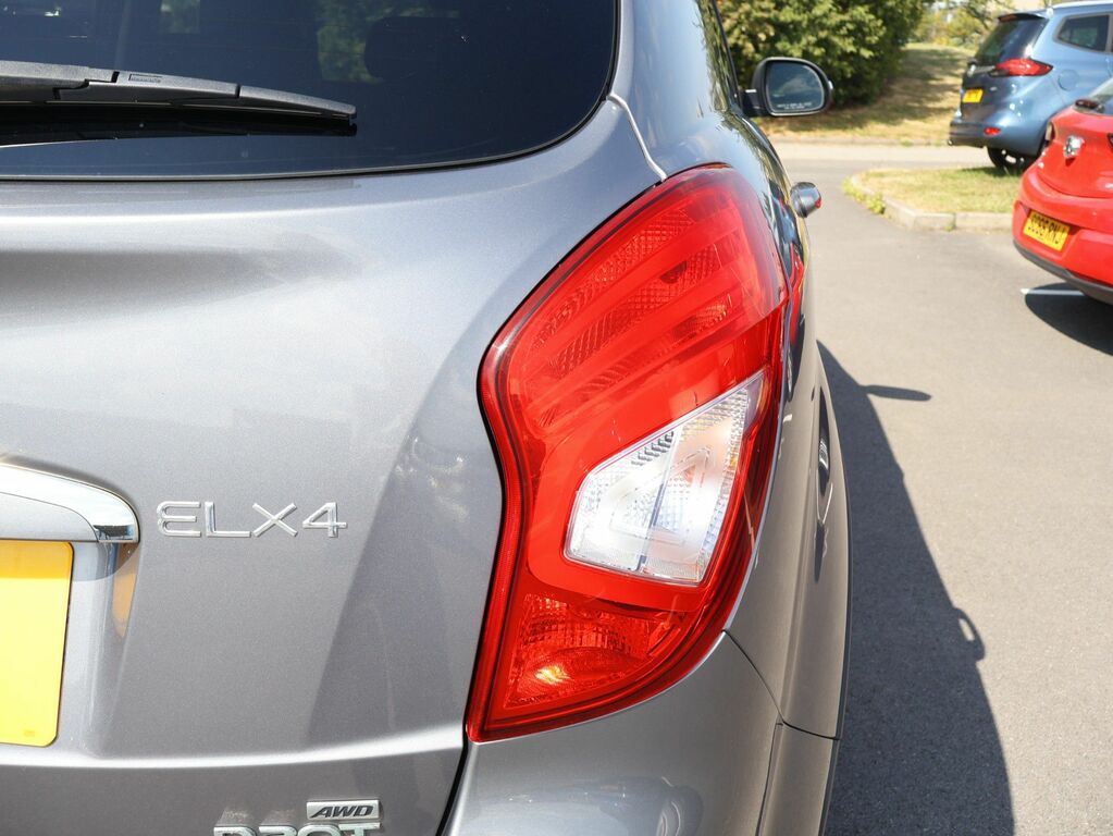 SsangYong Korando 2.0 149 Se Black #10