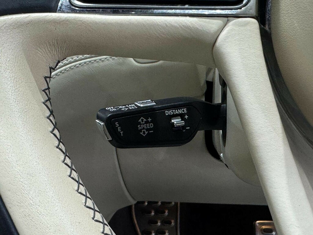 Bentley Bentayga Petrol #25