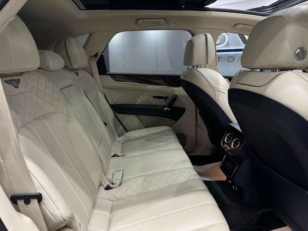 Bentley Bentayga Petrol #40