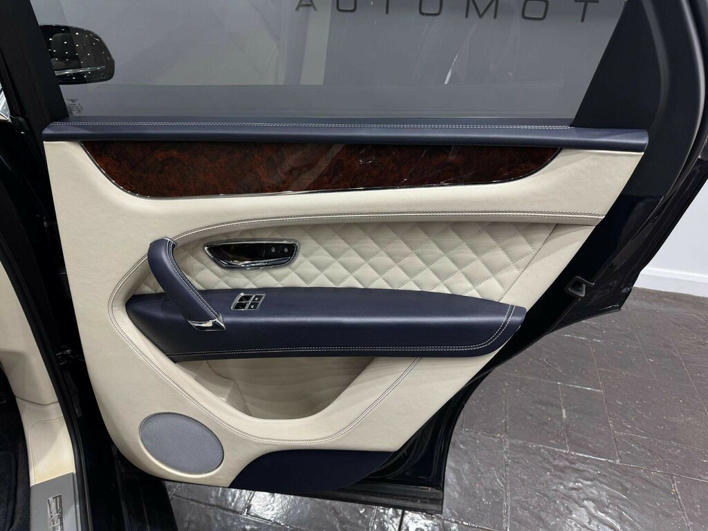 Bentley Bentayga Petrol #39