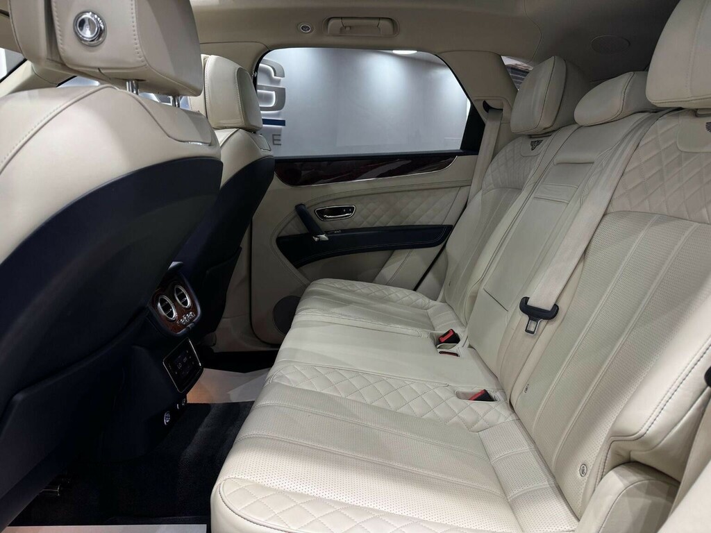 Bentley Bentayga Petrol #35