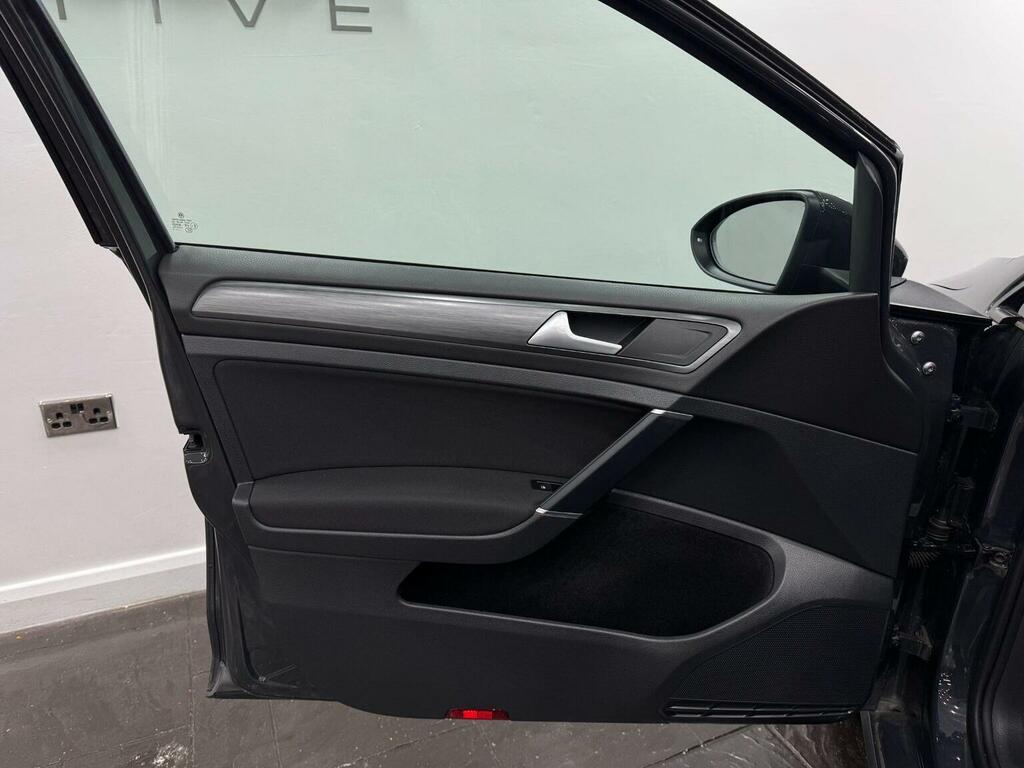 Volkswagen e-Golf E-golf 135 Bhp 8In Sat Nav, Apple Carplay And White #40