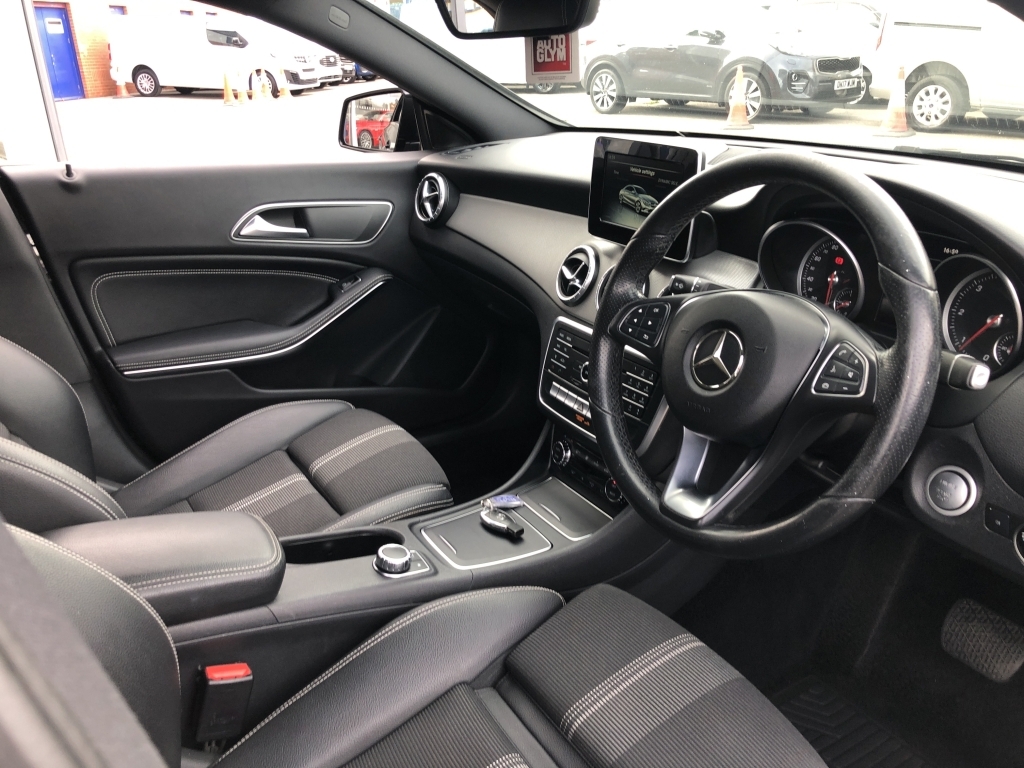 Mercedes-Benz CLA Class Cla 200 D Amg Line Black #28