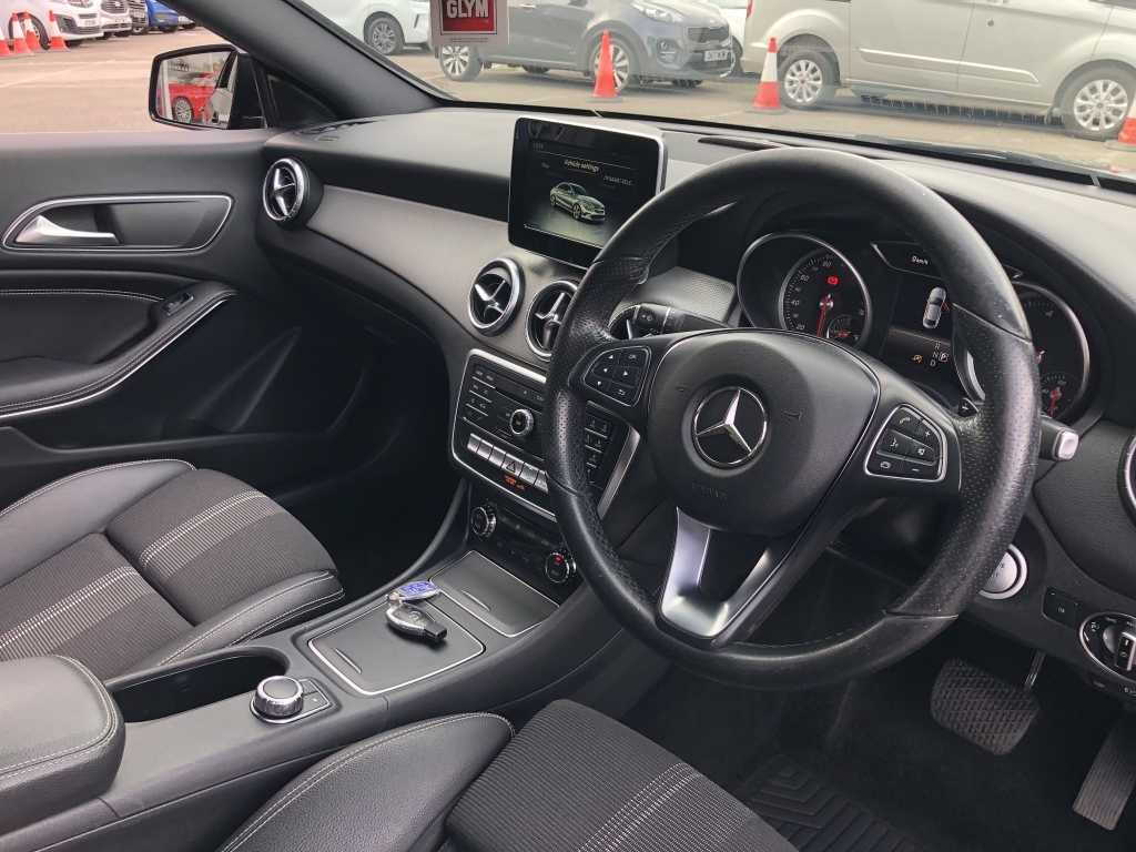 Mercedes-Benz CLA Class Cla 200 D Amg Line Black #27