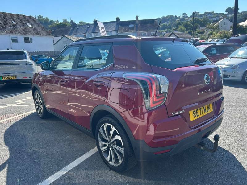 SsangYong Tivoli 1.6D Ultimate Red #5