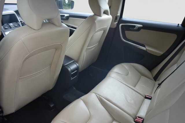Volvo XC60 2.0L D4 Se Lux Nav 178 Bhp White #31