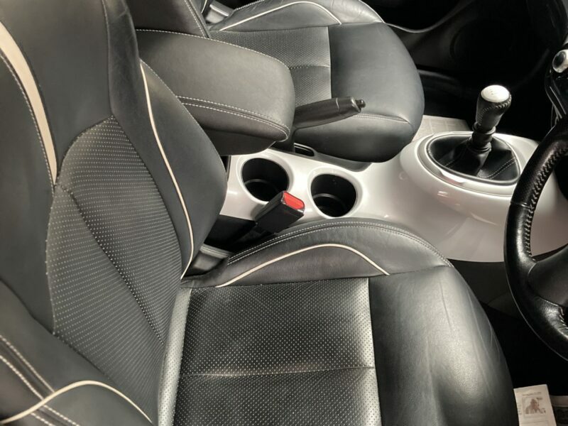 Nissan Juke Hatchback White #4