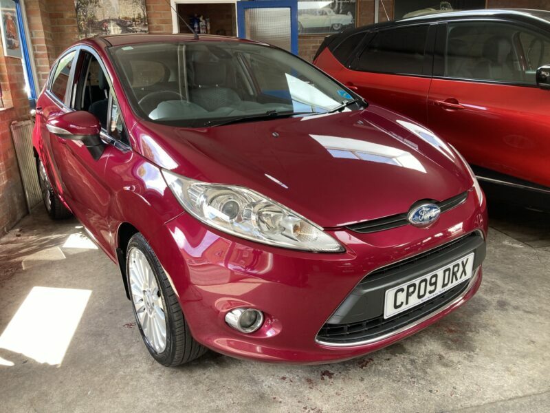 Ford Fiesta 1.25 Zetec Hatchback 133 Gkm, Silver #1