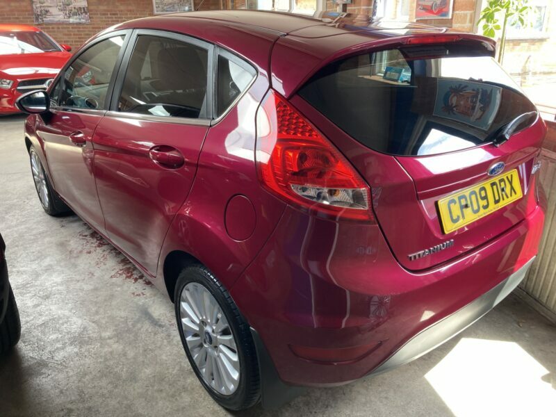 Ford Fiesta 1.25 Zetec Hatchback 133 Gkm, Silver #2