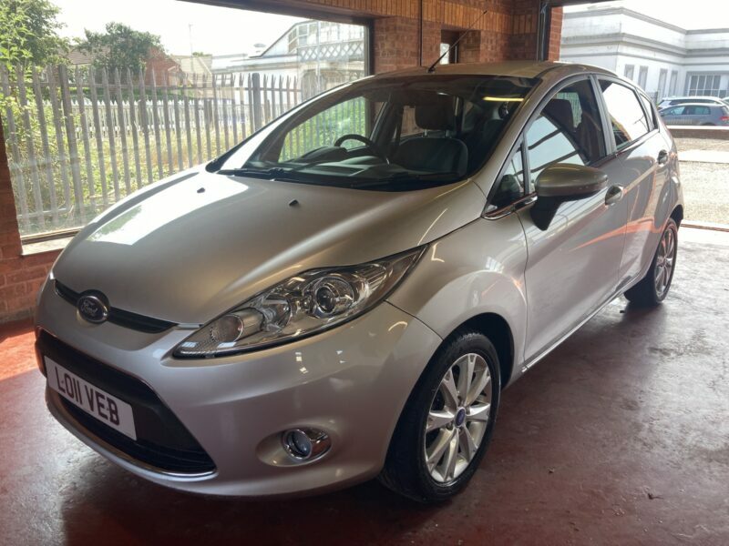 Ford Fiesta 1.25 Edge Red #1