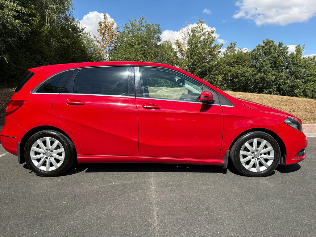 Mercedes-Benz B Class 1.5 B180 Cdi Eco Se Mpv Euro 5 Red #3