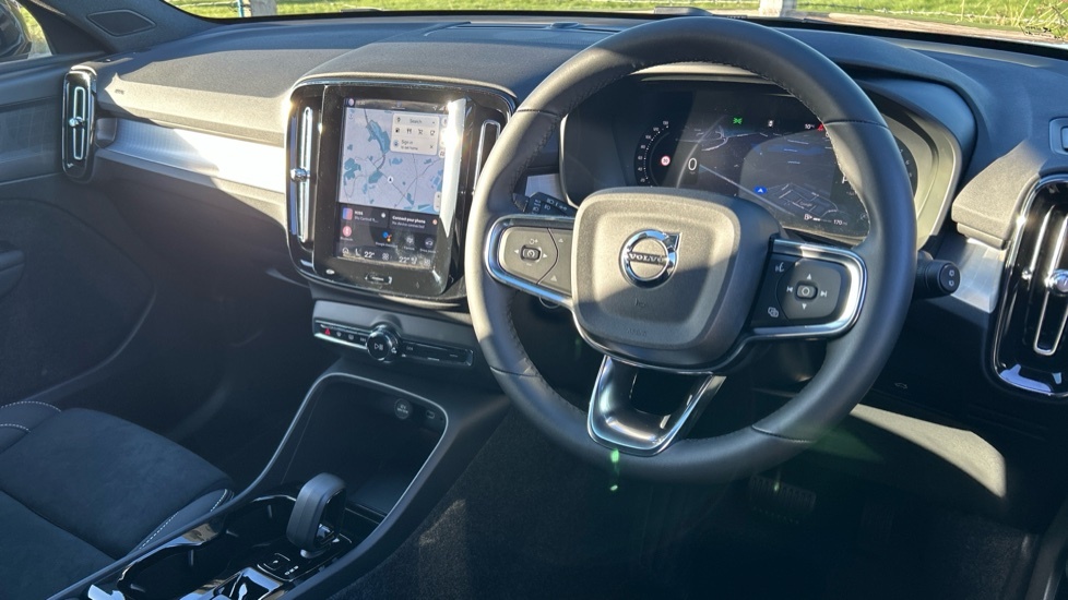 Volvo XC40 Plus B3 Mild Hybrid Dark Ex Demonstrator Black #4