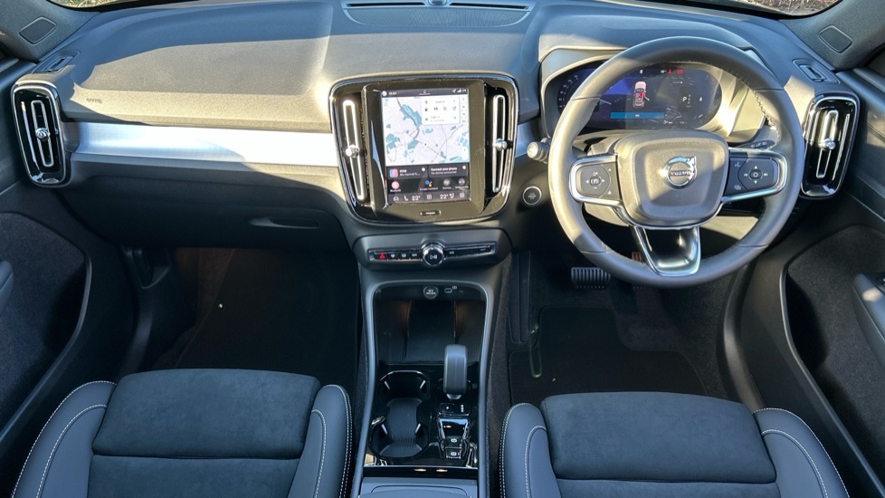 Volvo XC40 Plus B3 Mild Hybrid Dark Ex Demonstrator Black #5
