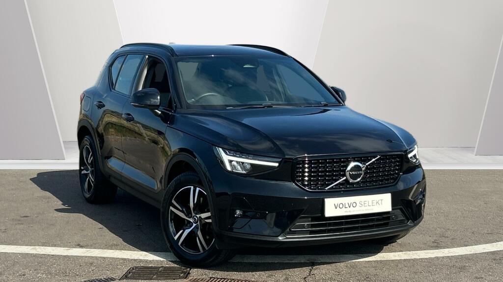 Volvo XC40 Plus B3 Mild Hybrid Dark Black