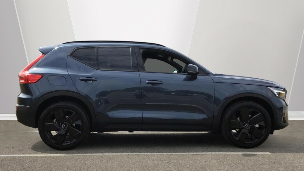 Volvo XC40 Black Edition Plus B3 Mild Hybrid GU26RHO Blue #3