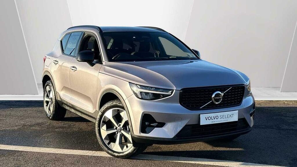 Volvo XC40 Plus B3 Mild Hybrid Dark Ex-employee Car L Silver