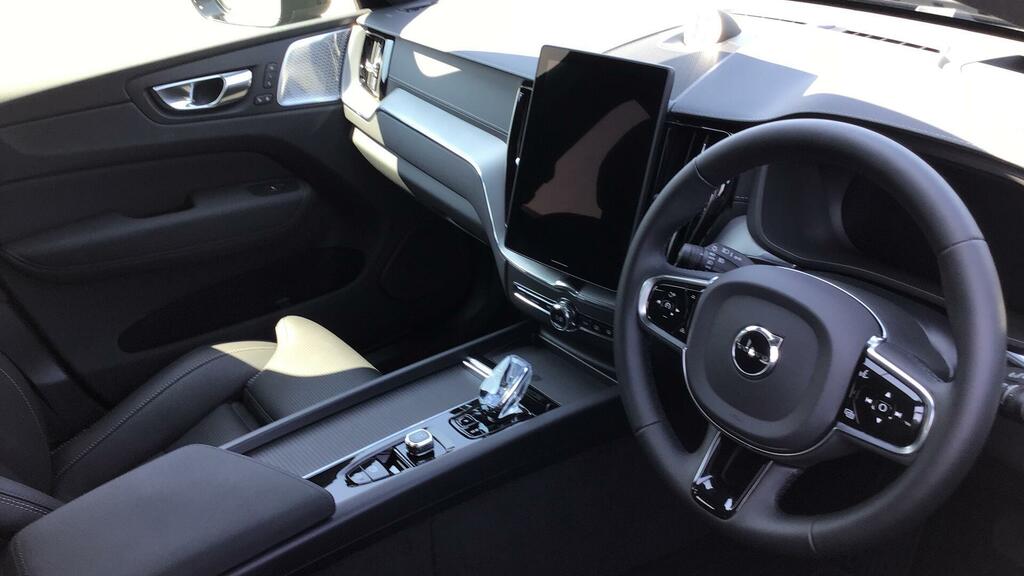 Volvo XC60 Black Edition Ultra T8 Awd Plug-in Hybrid GY26NME Black #4