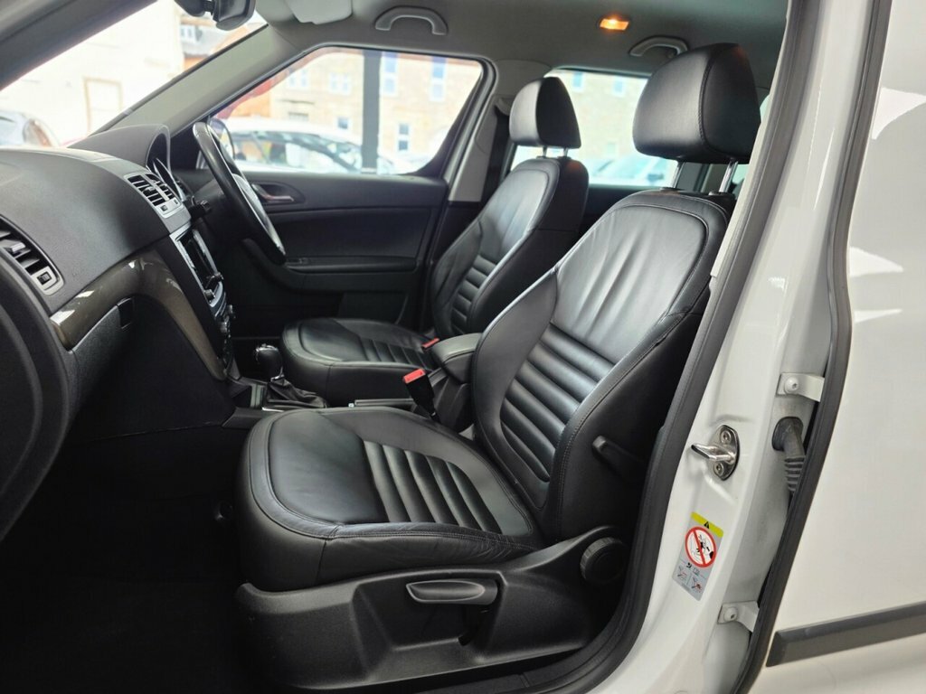 Skoda Yeti 1.2L Se L Drive YT67EAY White #3