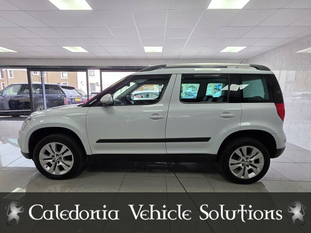 Skoda Yeti 1.2L Se L Drive YT67EAY White #4