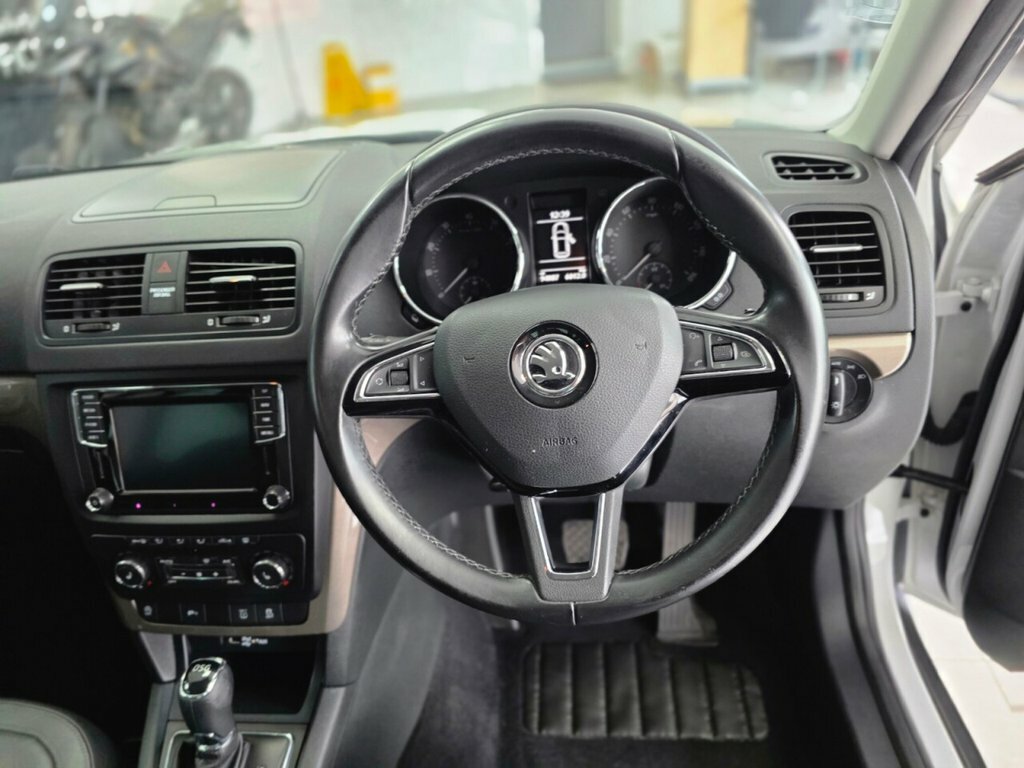 Skoda Yeti 1.2L Se L Drive YT67EAY White #6