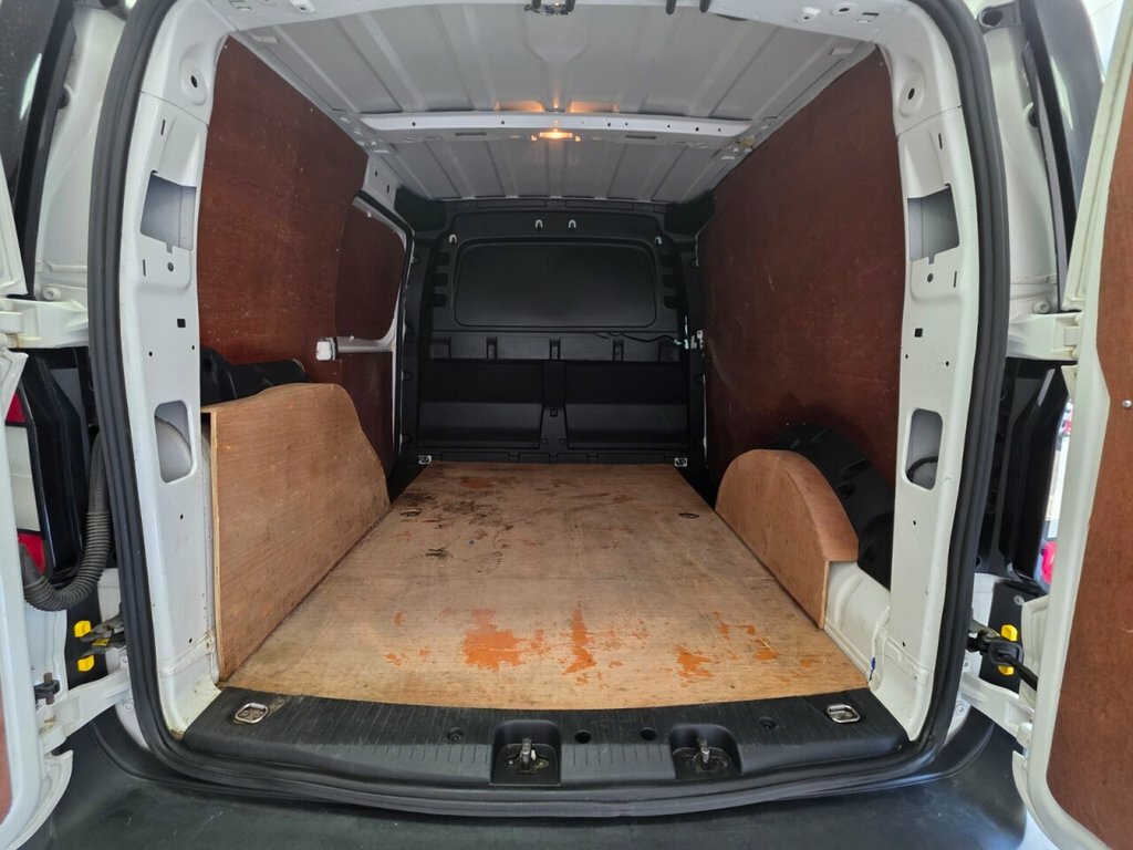 Volkswagen Caddy 2L Commerce White