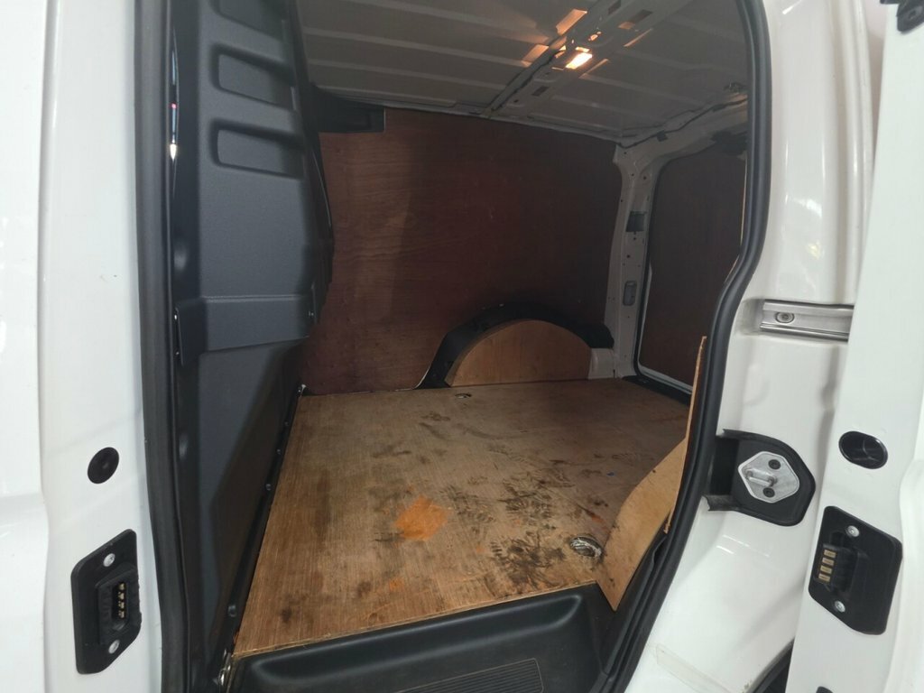Volkswagen Caddy 2L Commerce White #2