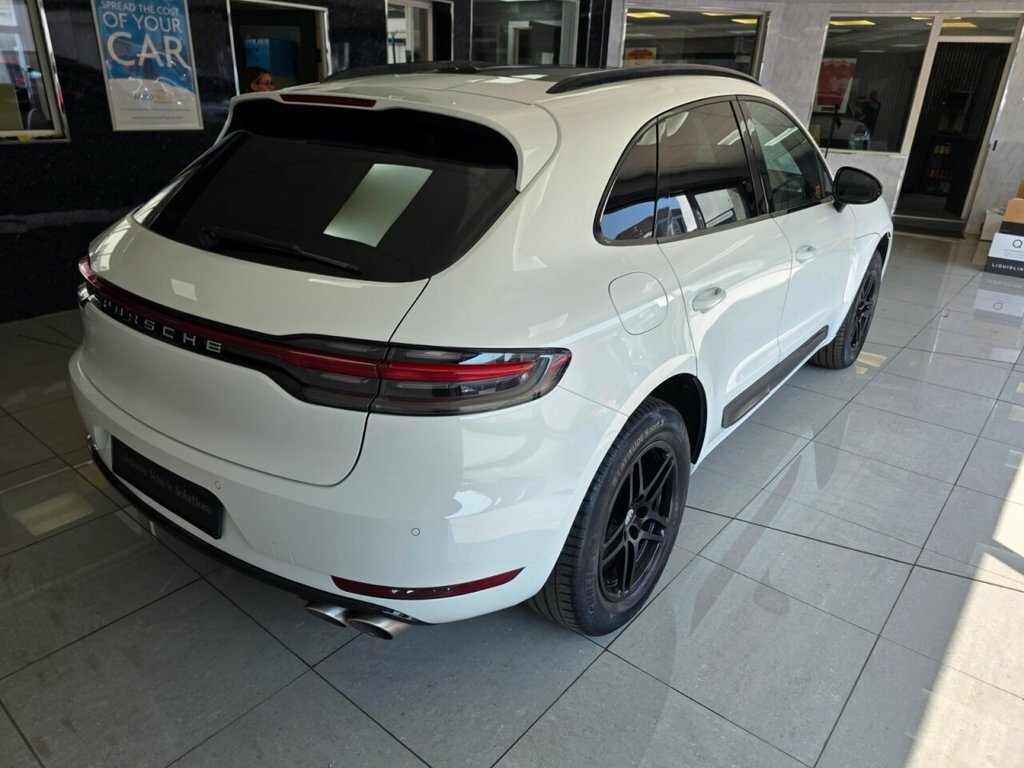 Porsche Macan Gts Pdk White #38