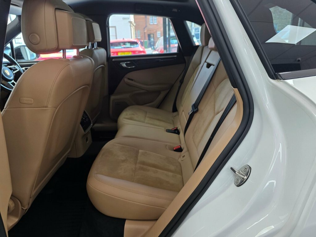 Porsche Macan Gts Pdk White #7