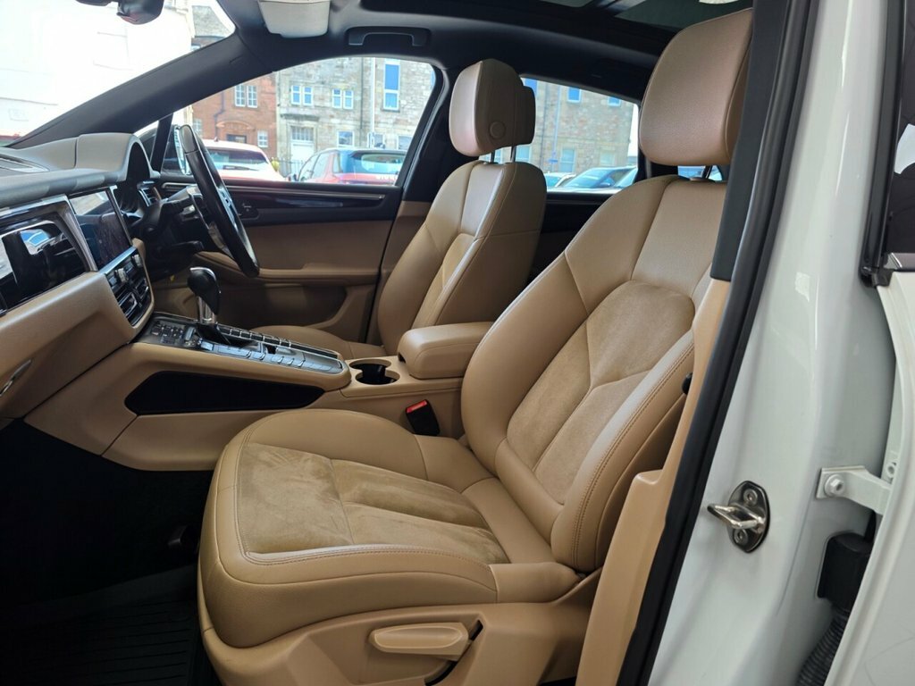 Porsche Macan Gts Pdk White #9