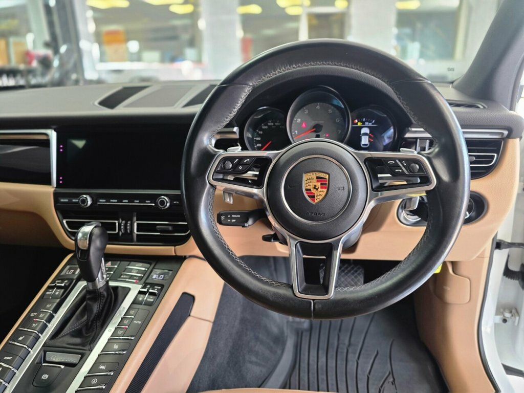 Porsche Macan Gts Pdk White #13
