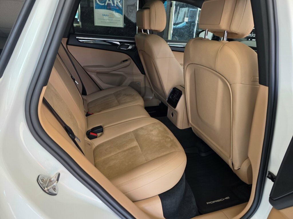 Porsche Macan Gts Pdk White #15