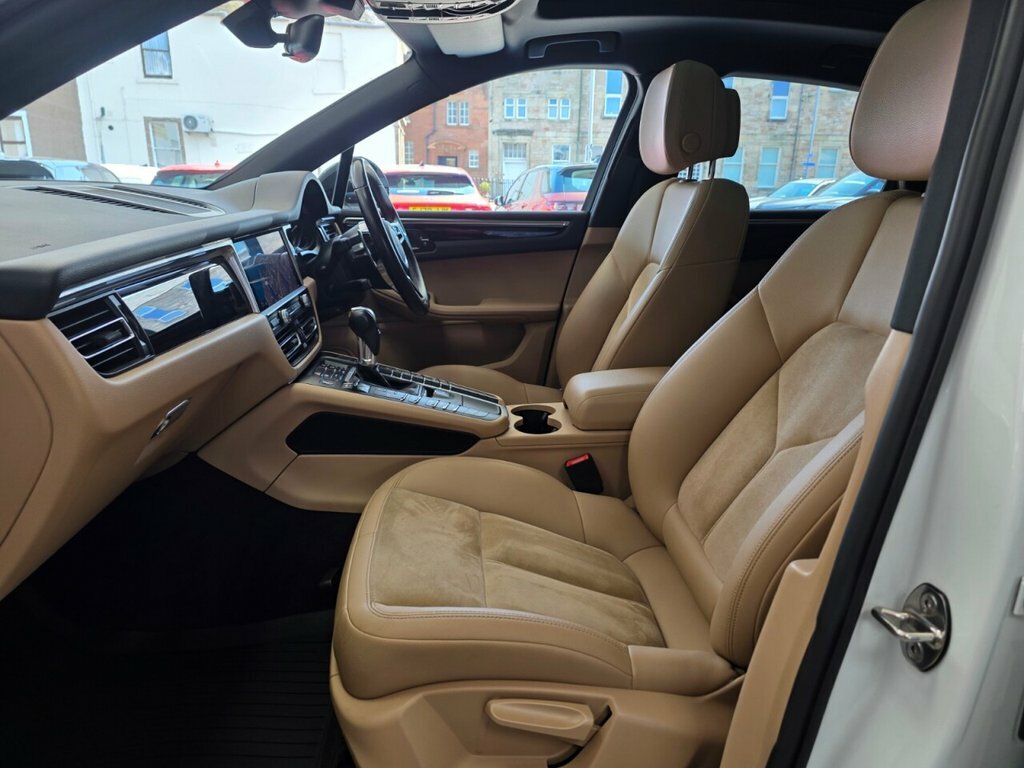 Porsche Macan Gts Pdk White #8