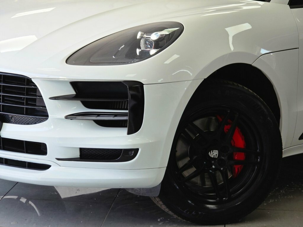 Porsche Macan Gts Pdk White #23