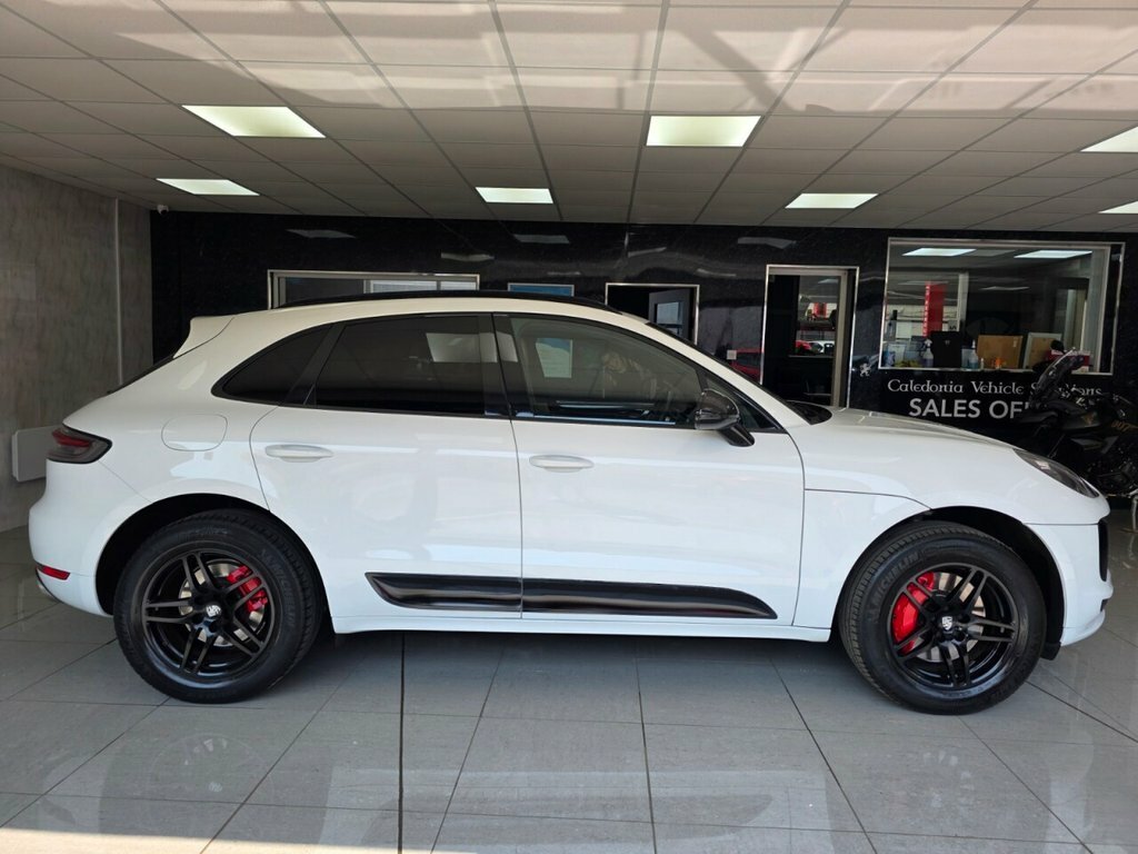 Porsche Macan Gts Pdk White #37