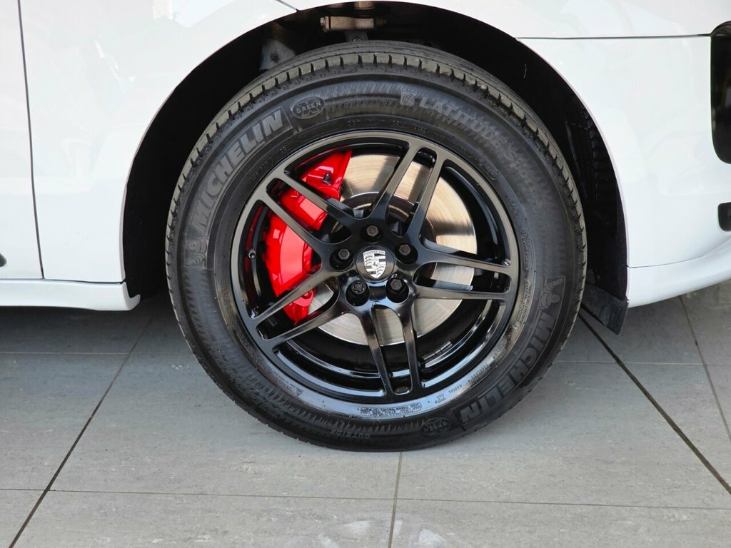 Porsche Macan Gts Pdk White #33
