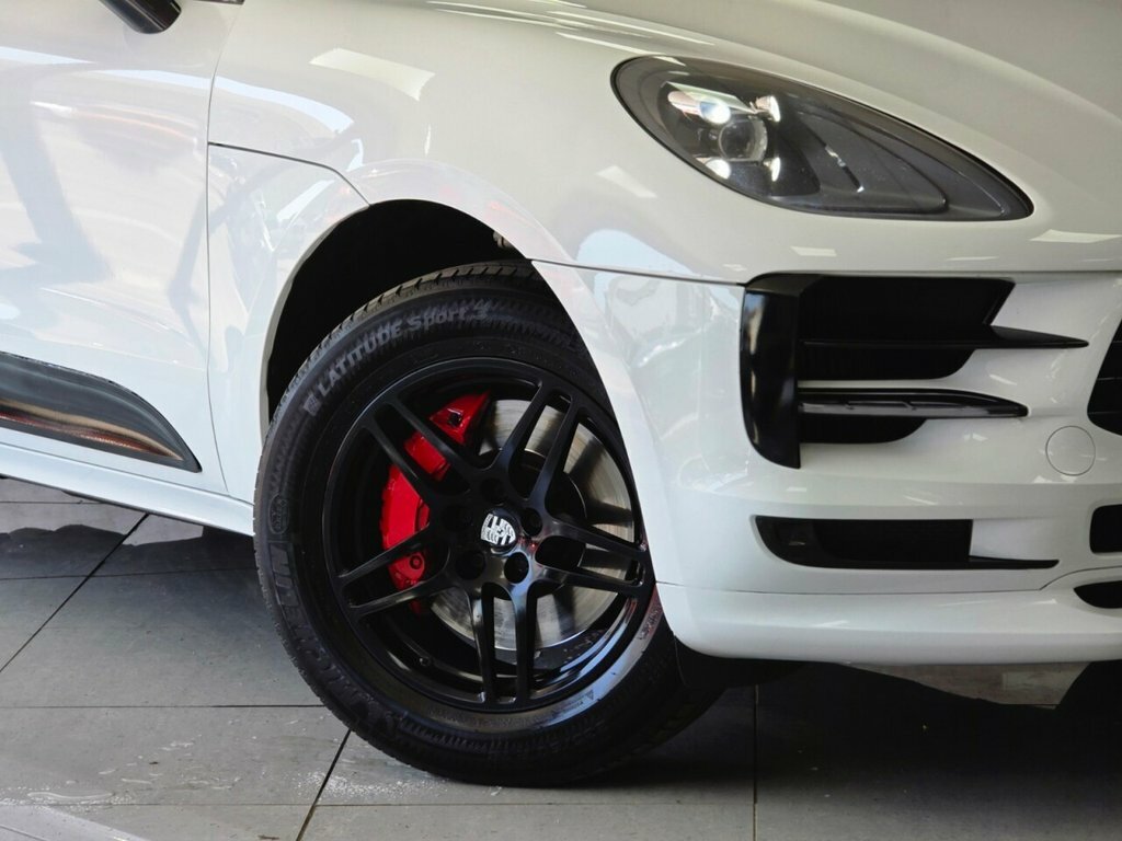 Porsche Macan Gts Pdk White #22