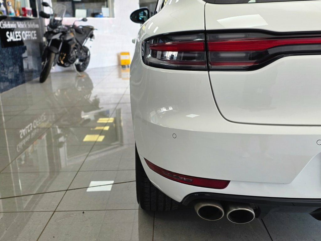 Porsche Macan Gts Pdk White #45