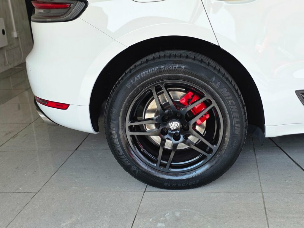 Porsche Macan Gts Pdk White #35