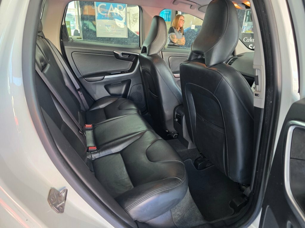 Volvo XC60 2.4L Se Lux Nav White #6