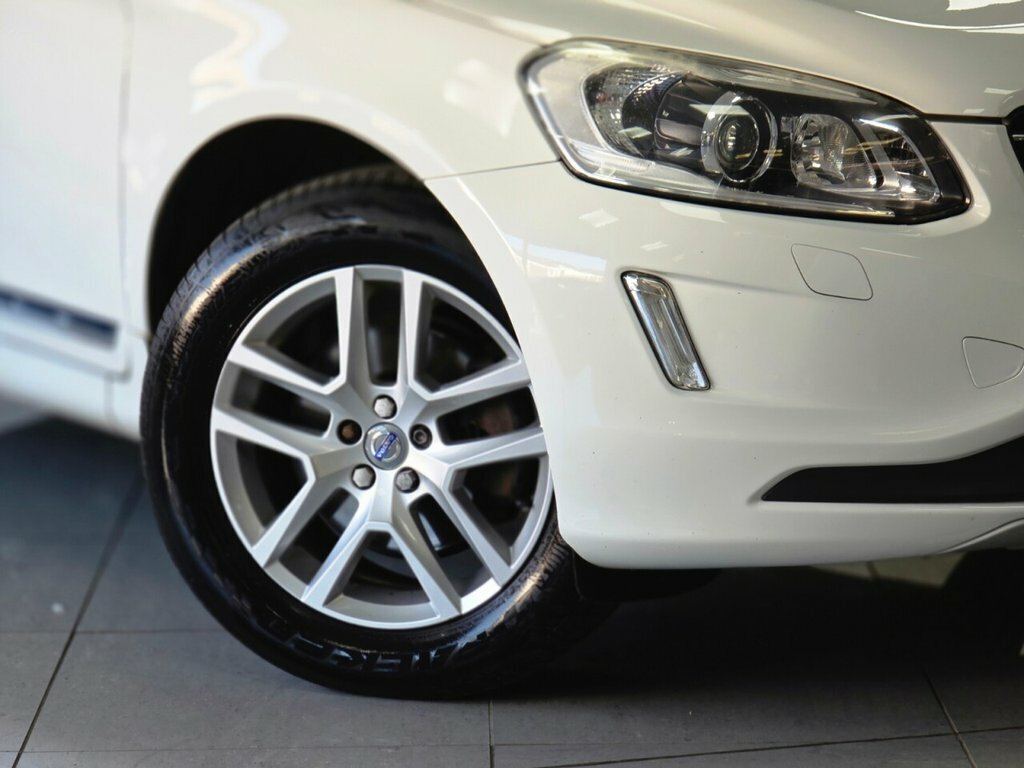Volvo XC60 2.4L Se Lux Nav White #4