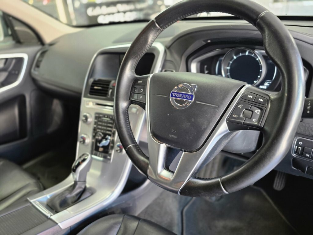 Volvo XC60 2.4L Se Lux Nav White #5