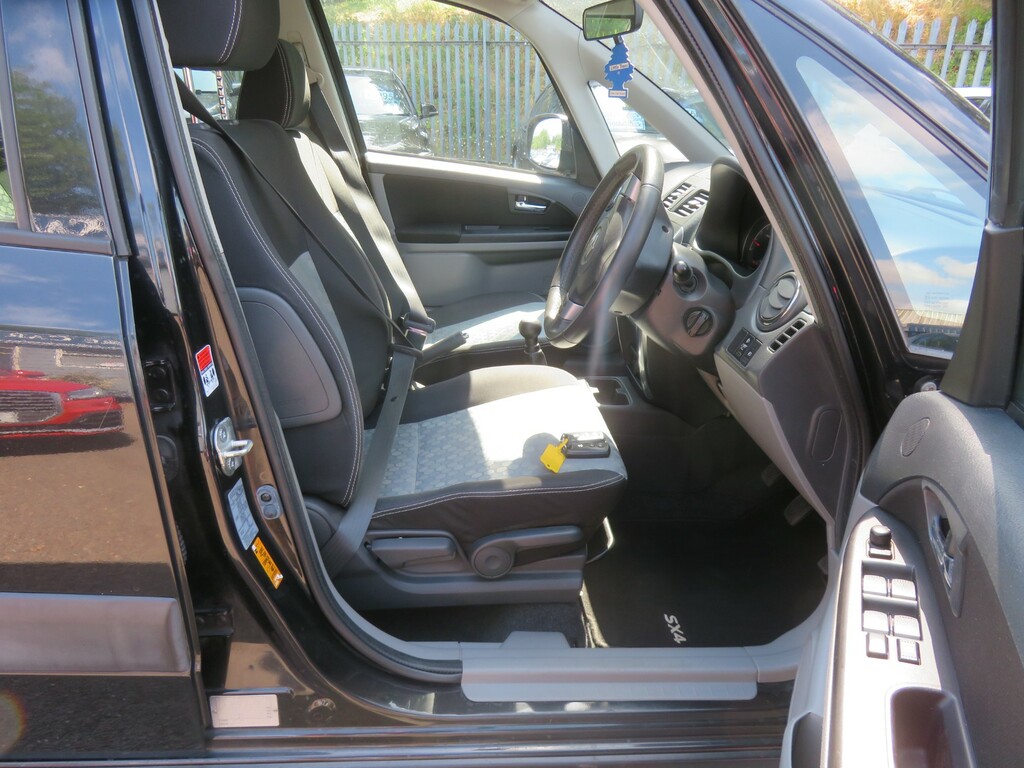 Suzuki SX4 Hatchback Silver #10